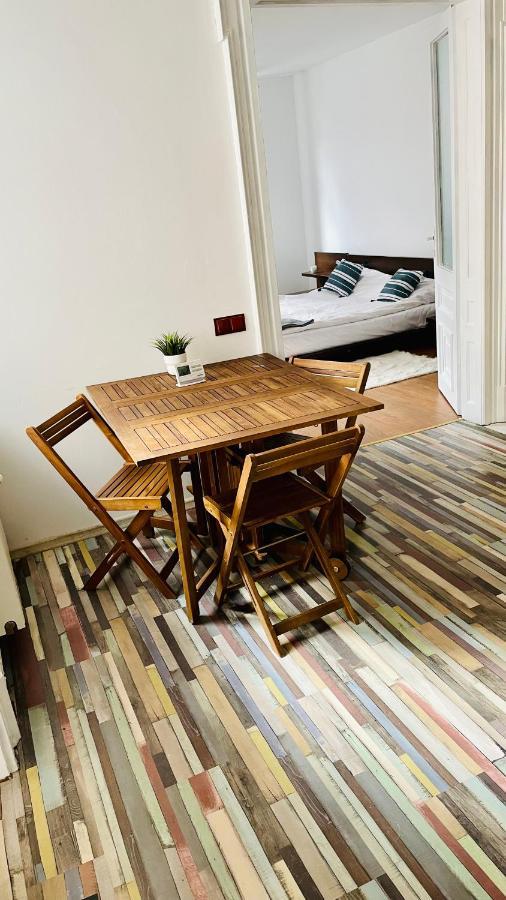 Londof Housing City Center Brasov Apartamento Exterior foto
