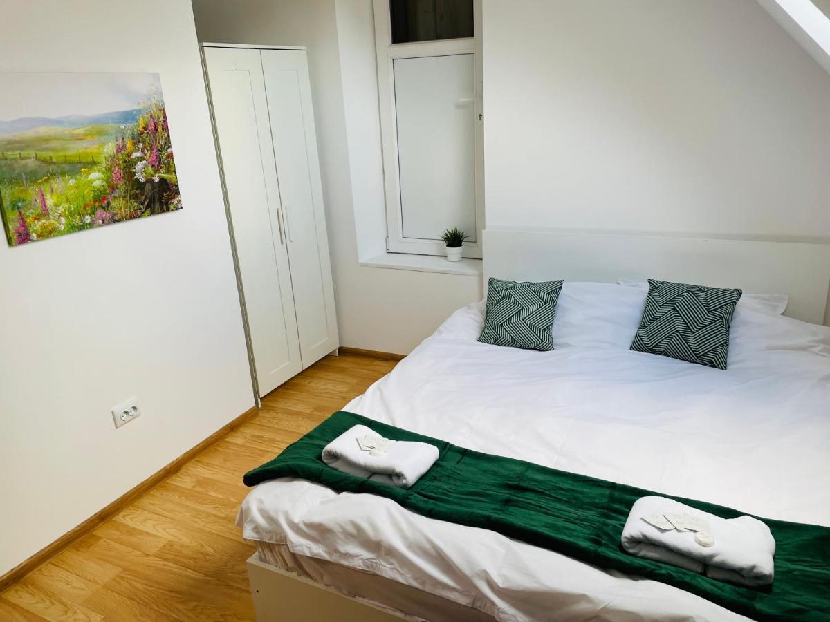Londof Housing City Center Brasov Apartamento Exterior foto