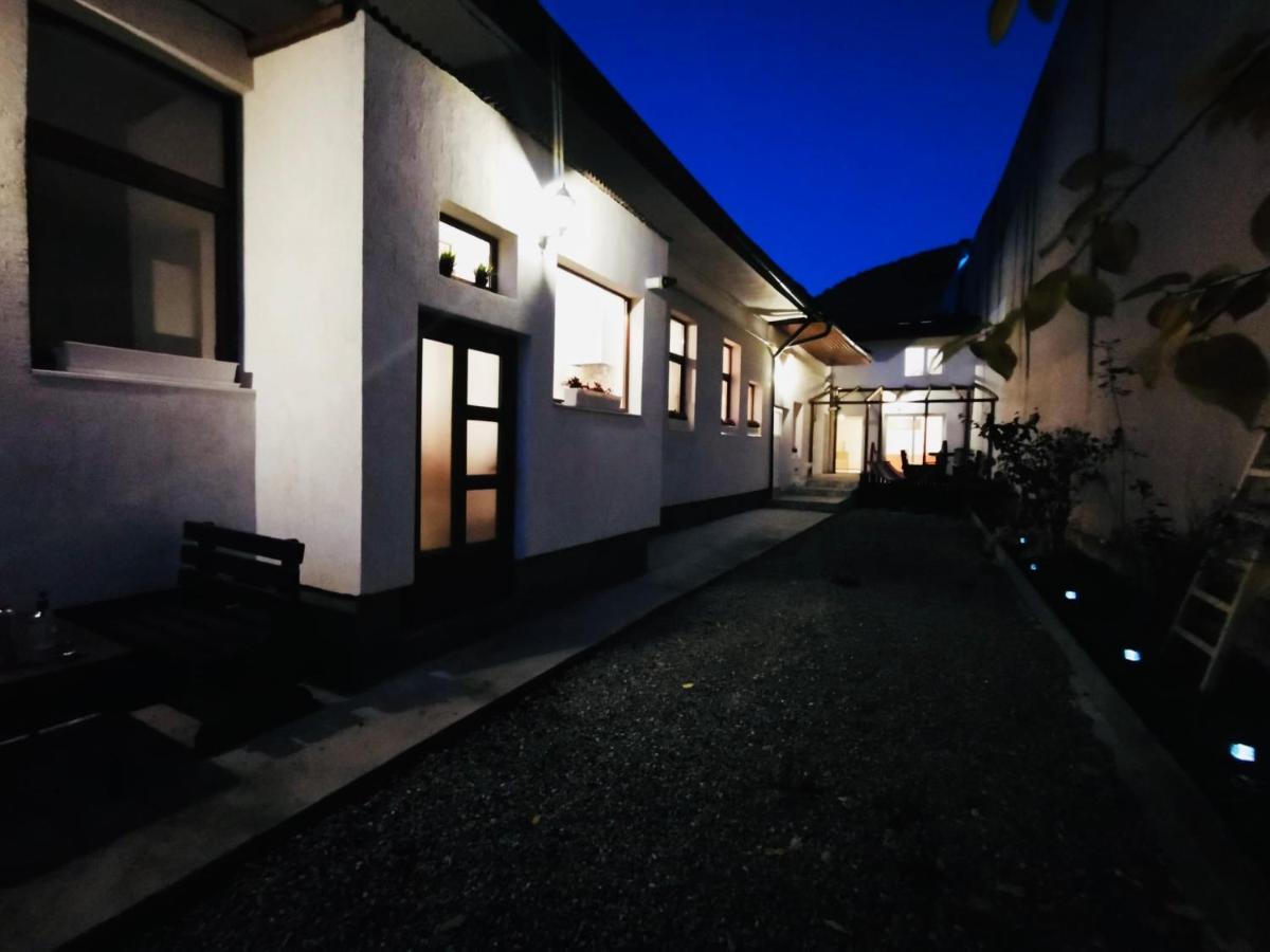 Londof Housing City Center Brasov Apartamento Exterior foto