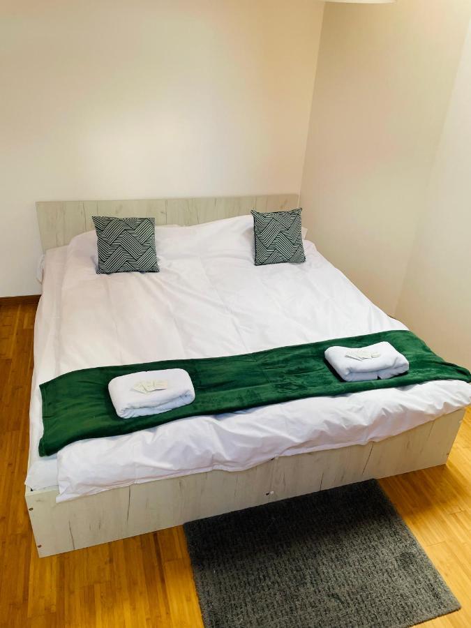 Londof Housing City Center Brasov Apartamento Exterior foto