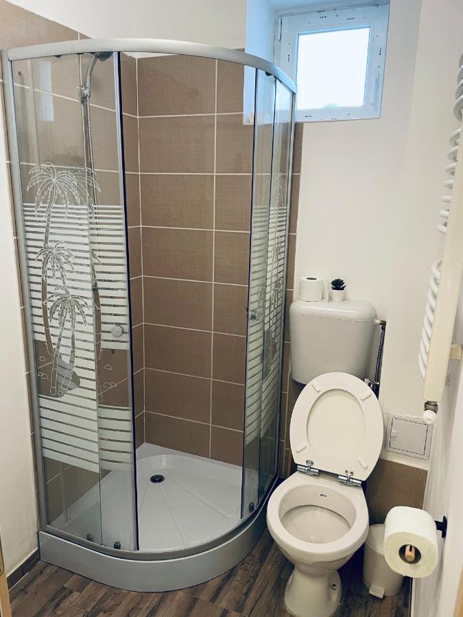 Londof Housing City Center Brasov Apartamento Exterior foto