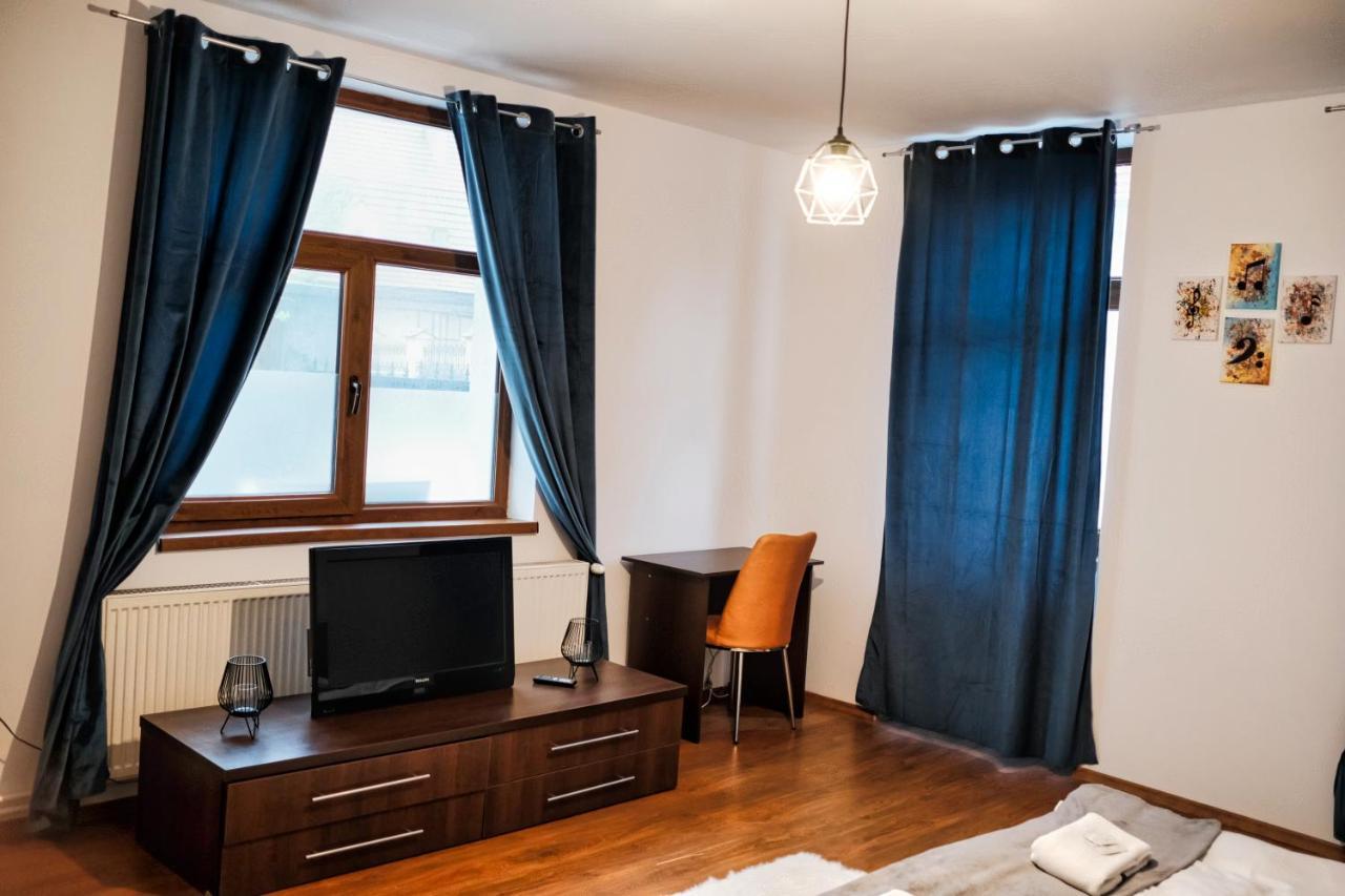 Londof Housing City Center Brasov Apartamento Exterior foto