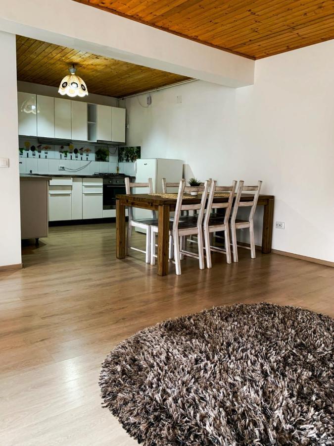 Londof Housing City Center Brasov Apartamento Exterior foto