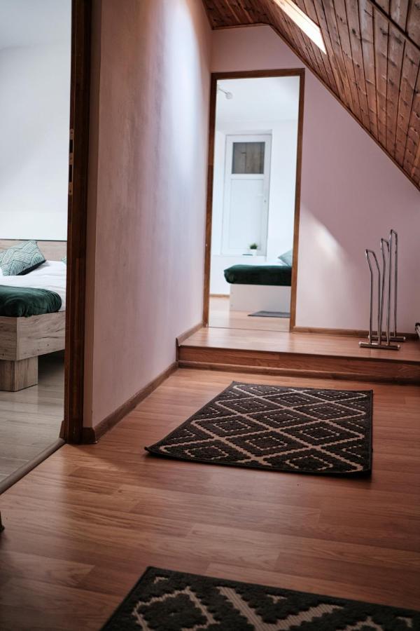 Londof Housing City Center Brasov Apartamento Exterior foto