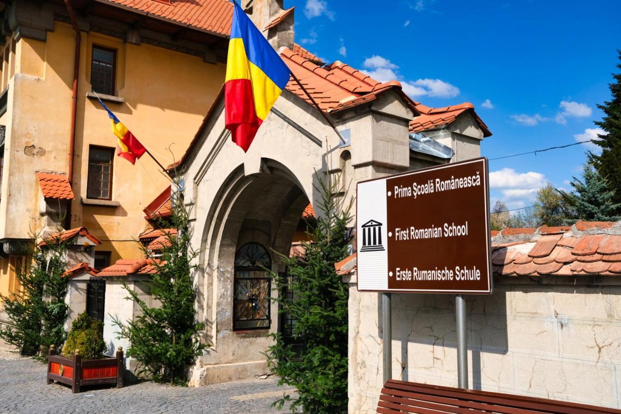 Londof Housing City Center Brasov Apartamento Exterior foto