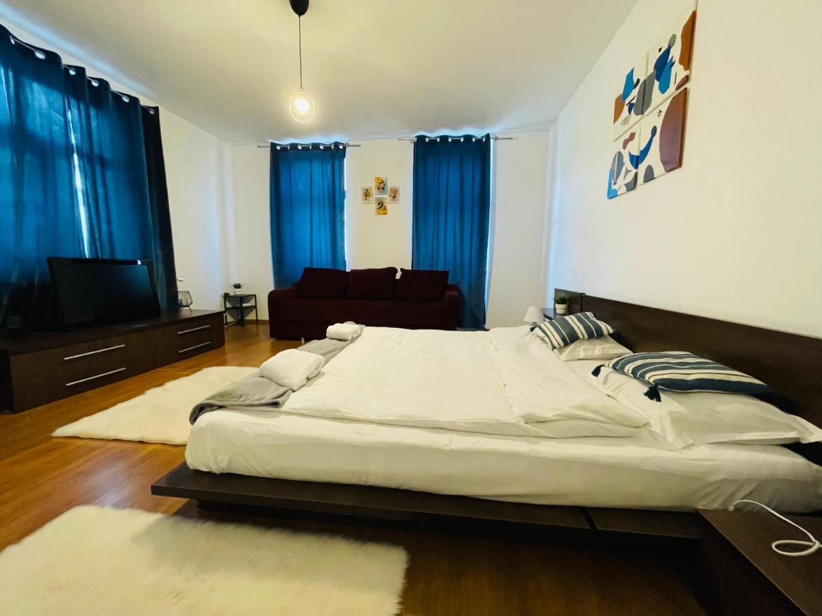 Londof Housing City Center Brasov Apartamento Exterior foto