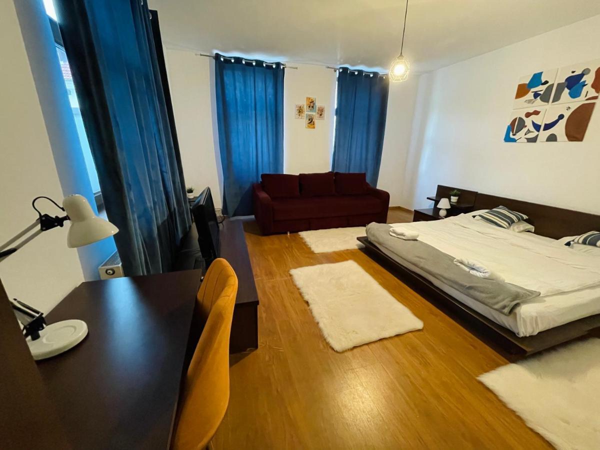 Londof Housing City Center Brasov Apartamento Exterior foto